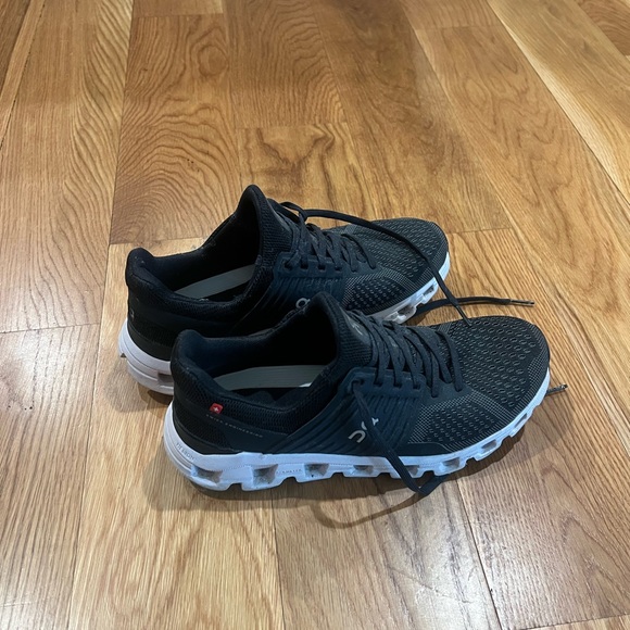 Women’s on cloud sneakers - Picture 2 of 5